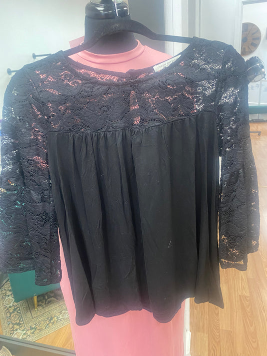 Gently Used top with Lace sleeves